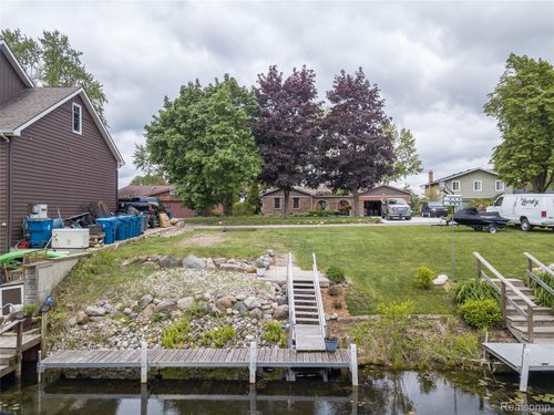 000 Wendell Dr, Fenton, MI, 48430 | Card Image