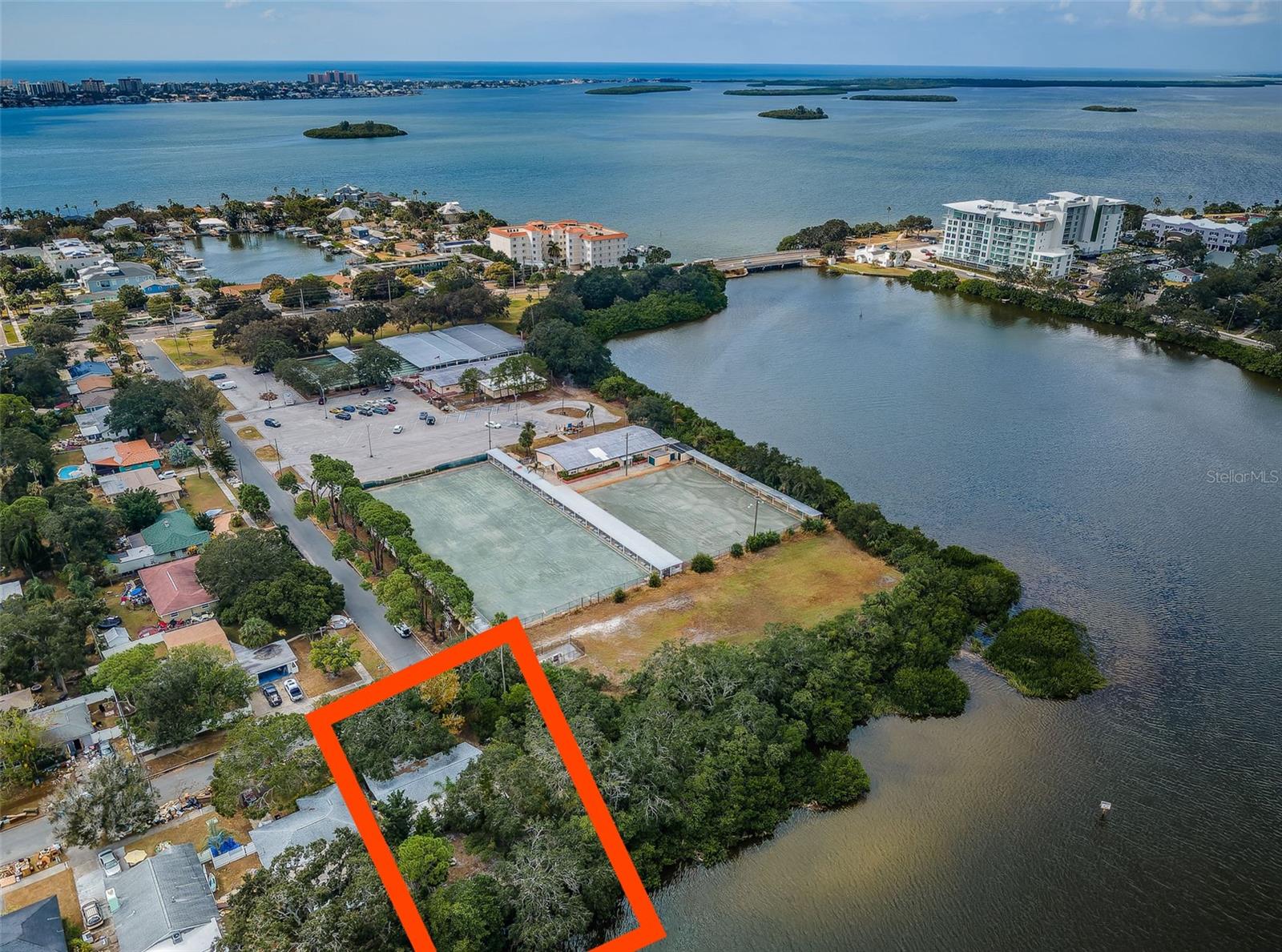 Apache Trl, Clearwater, FL 33755