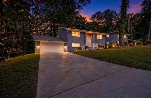 495 Larchmont Cir Nw, ATLANTA, GA, 30318-7113 | Card Image