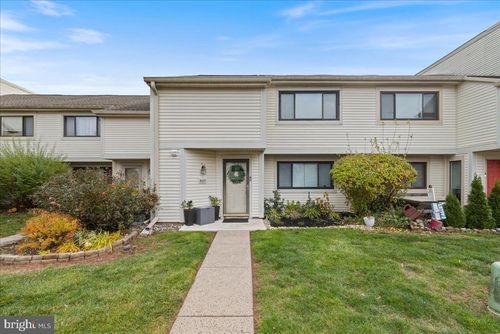 382-805 Freedom Cir, HARLEYSVILLE, PA, 19438-3948 | Card Image