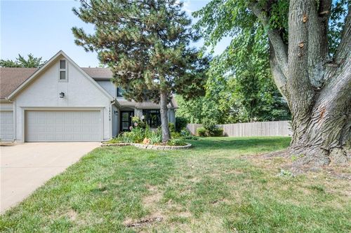 12112 England St, Overland Park, KS, 66213-1559 | Card Image