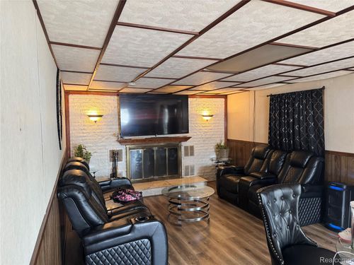 31263 Hayes Rd, Warren, MI, 48088-2021 | Card Image