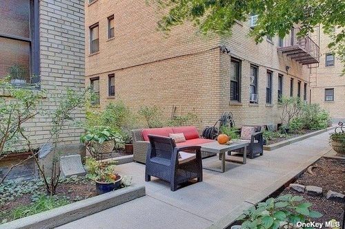 3e-82-16 34th Ave, Jackson Heights, NY, 11372-3042 | Card Image