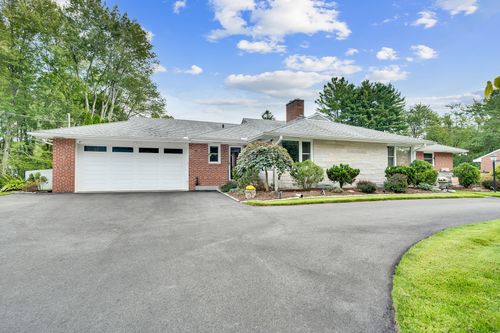 11 Westbrook Rd, Bloomfield, CT, 06002-3431 | Card Image