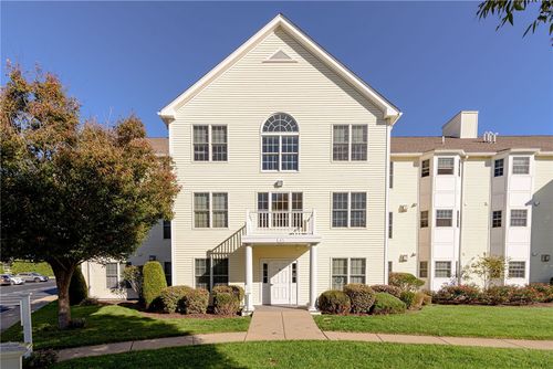 unit-205-45 Saw Mill Dr, North Kingstown, RI, 02852-7624 | Card Image