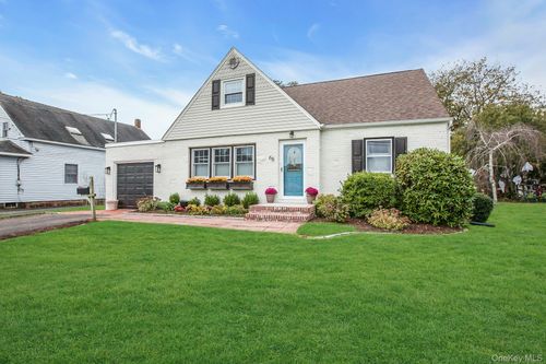 68 Division Ave, West Sayville, NY, 11796-1302 | Card Image