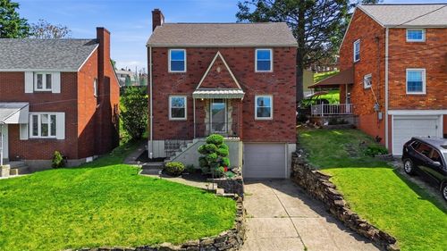 3215 Shadyway Dr, Brentwood, PA, 15227-3031 | Card Image