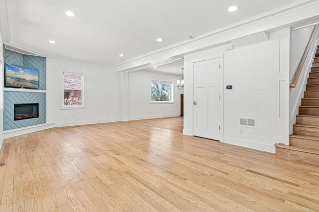 2369 W Valentine Avenue-6.jpg | Image 6