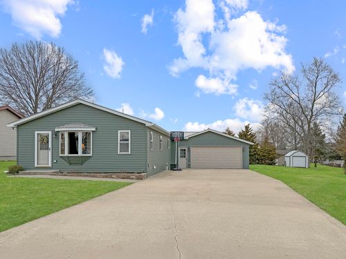 415 Grove St, LENA, IL, 61048-9306 | Card Image