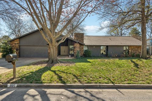 305 Fairway Dr, Broken Arrow, OK, 74011-8406 | Card Image