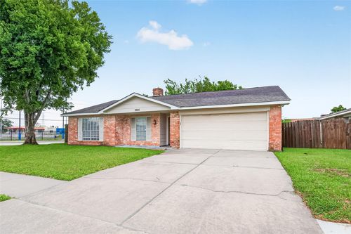 9903 Towne Tower Ln, Sugar Land, TX, 77498-1648 | Card Image