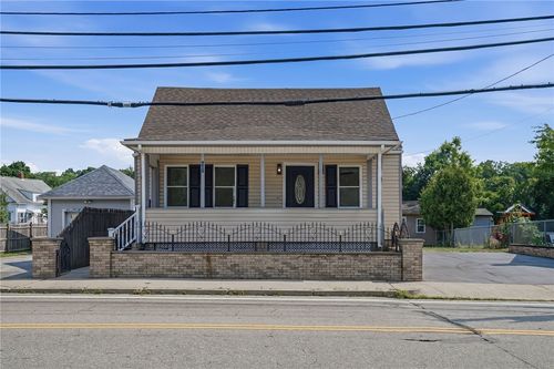 902 Main St, West Warwick, RI, 02893-4338 | Card Image