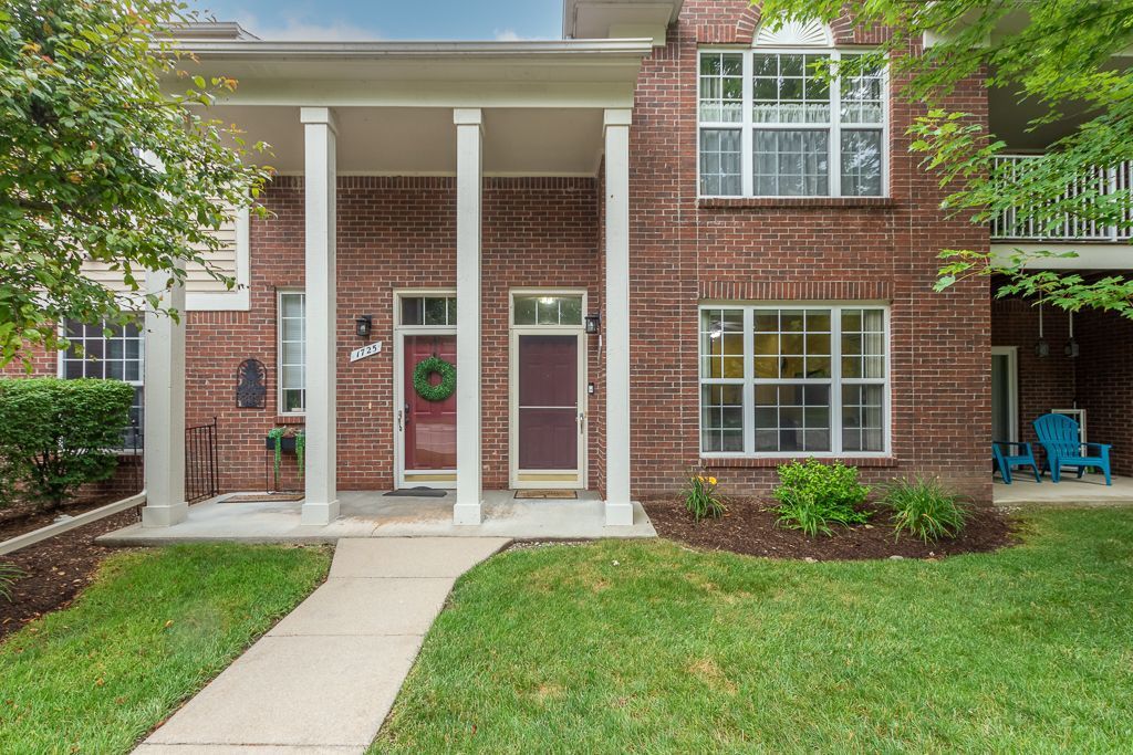 Deepwood Cir, Rochester, MI 48307