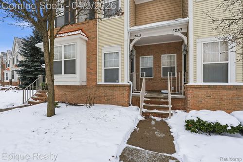 3212 Paradise Trl, Oxford, MI, 48371-6242 | Card Image