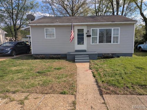812 Raymond St, Sullivan, MO, 63080-2438 | Card Image