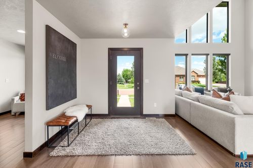 7601 S Ridgestone Dr Drive, Sioux Falls, SD, 57108 | Card Image