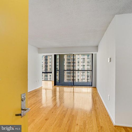 apt-807-4500 S Four Mile Run Dr, ARLINGTON, VA, 22204-3576 | Card Image
