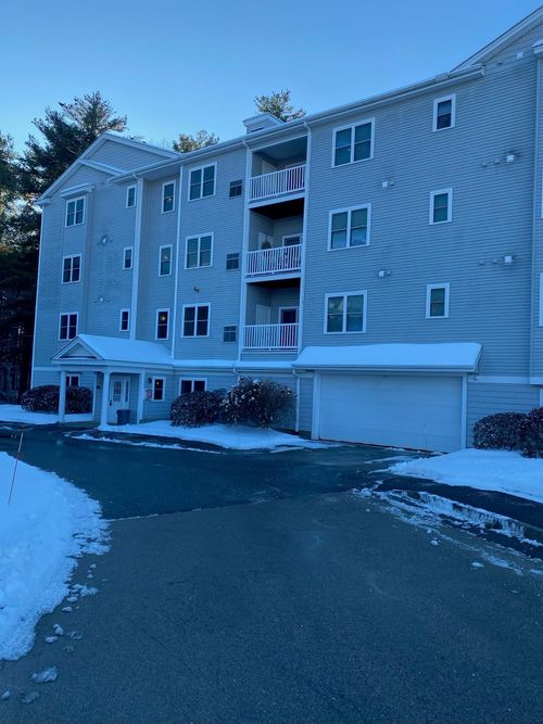 apt-201-122 Coliseum Ave, Nashua, NH, 03063-3242 | Card Image