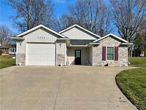 1905 Cedar St, Higginsville, MO, 64037-1407 | Card Image