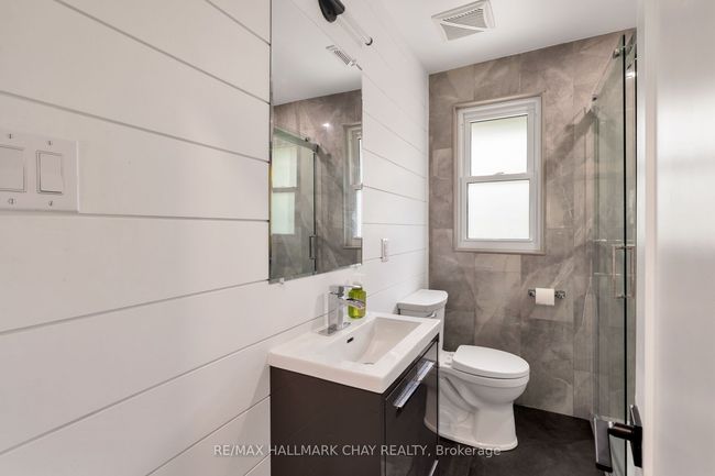 39 Eugenia St, House other with 5 bedrooms, 2 bathrooms and 4 parking in Barrie ON | Image 32