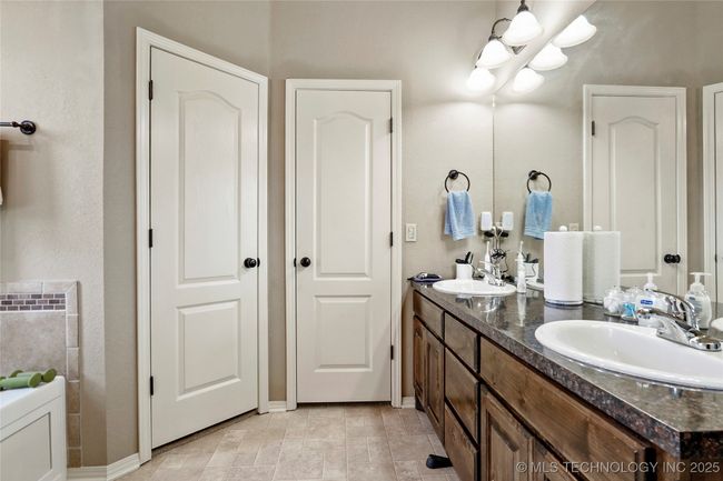 15715 S Broadway St, House other with 3 bedrooms, 2 bathrooms and null parking in Glenpool OK | Image 9