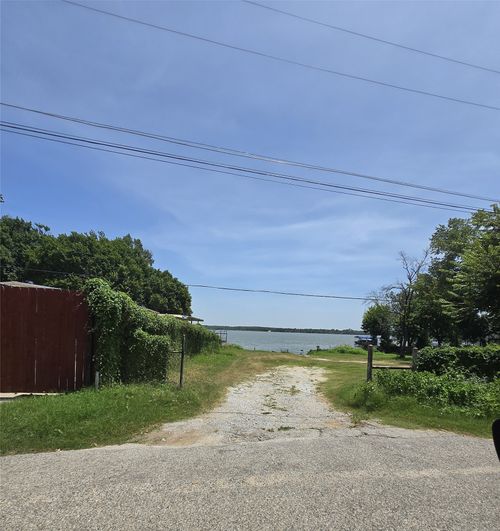 7160 Camp St, Azle, TX, 76020-7152 | Card Image