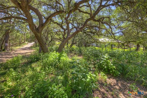 130 Lazy Leaf, Wimberley, TX, 78676-5531 | Card Image