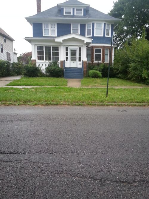 689 Webb St, Detroit, MI, 48202-1022 | Card Image