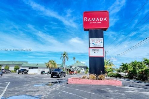 218-7150 N Tamiami Trl, SARASOTA, FL, 34243-1405 | Card Image