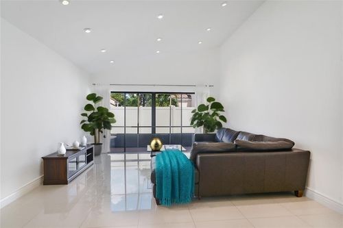 a11-21190 Mainsail Cir, Miami, FL, 33180 | Card Image