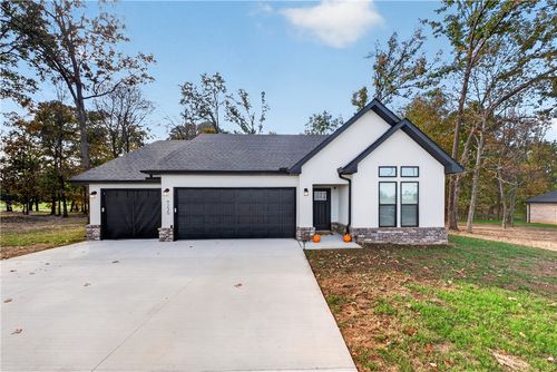 9230 S Pleasant Valley Rd, Gentry, AR, 72734-9622 | Card Image