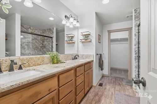 679 N Shadowfox Pl, Eagle, ID, 83616-5678 | Card Image