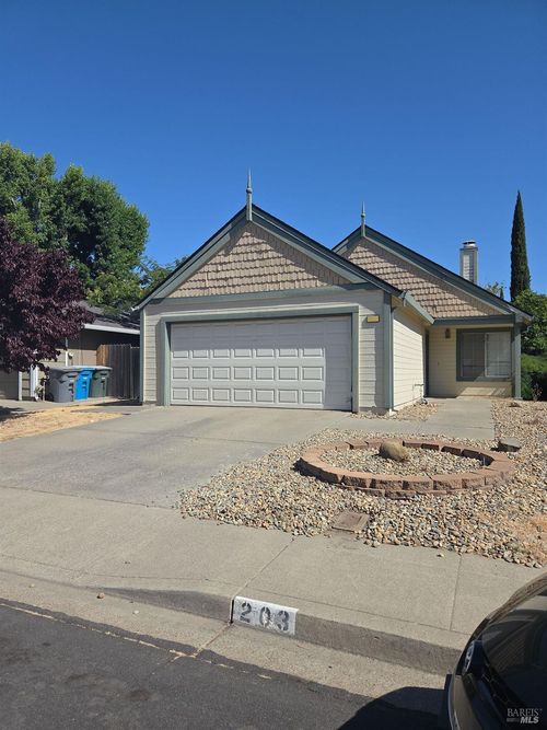 203 Catalpa Ln, Vacaville, CA, 95687-6254 | Card Image