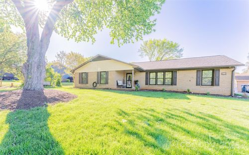 125 Southwood Park Rd, Mooresville, NC, 28117-7490 | Card Image