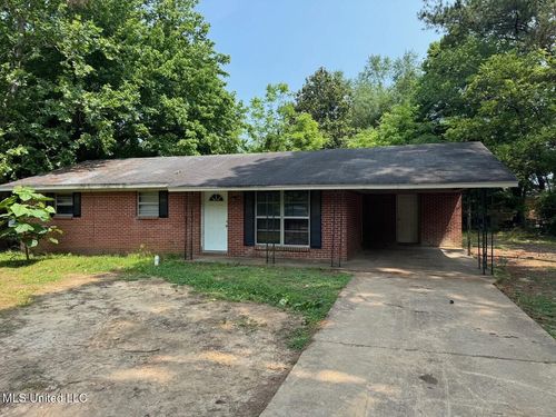 165 Greenbriar Cir, Holly Springs, MS, 38635-3147 | Card Image