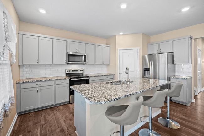 5506 145 Th St, Home with 5 bedrooms, 4 bathrooms and null parking in Urbandale IA | Image 9