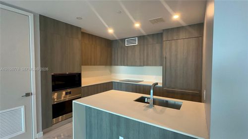 803-17550 Collins Ave, Sunny Isles Beach, FL, 33160-2867 | Card Image