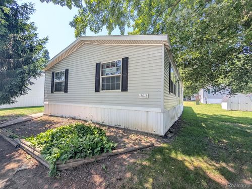 17016 Sleepy Hollow Blvd, Holly, MI, 48442-8850 | Card Image
