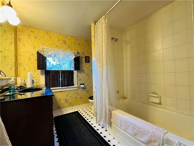 Unit 1 - Full bath | Image 18