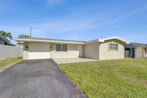 8211 Nw 10th St, Pembroke Pines, FL, 33024-4901 | Card Image