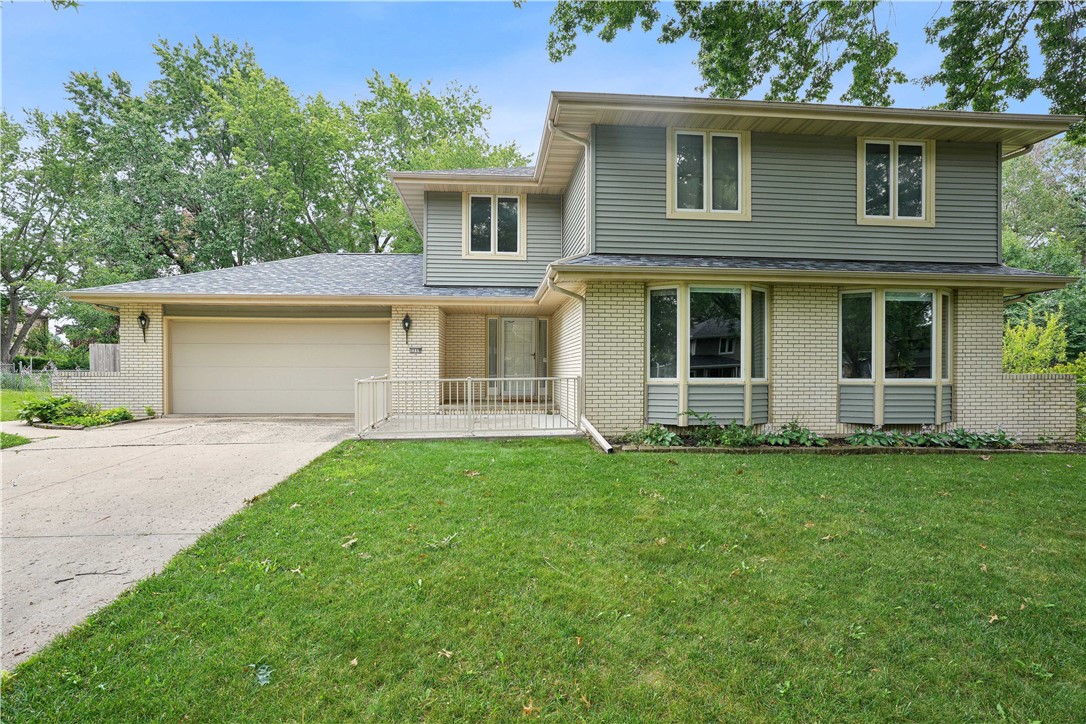 Belle Mar Dr, West Des Moines, IA 50266