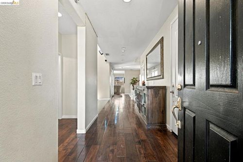 5371 Gold Creek Cir, Discovery Bay, CA, 94505-2621 | Card Image