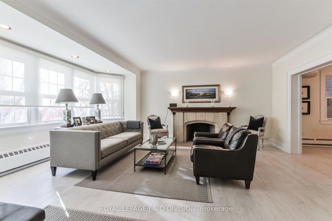 MAIN - 16 Farnham Ave, House other with 3 bedrooms, 2 bathrooms and 1 parking in Toronto ON | Image 4