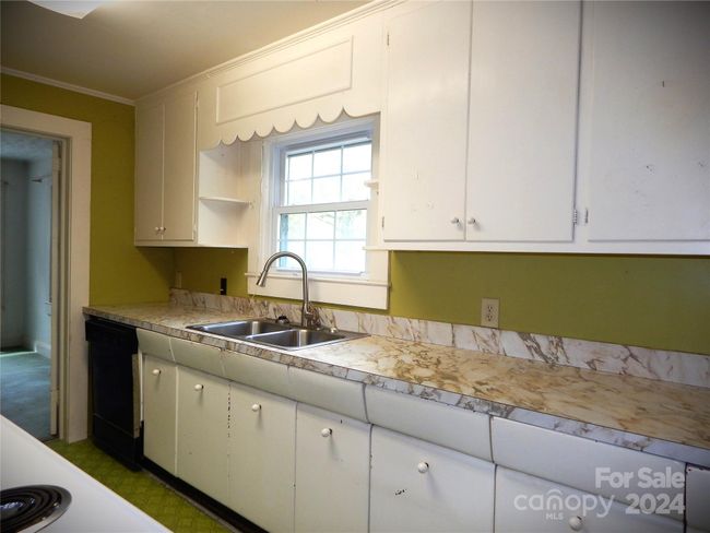 Kitchen towards Dining Room | Image 33