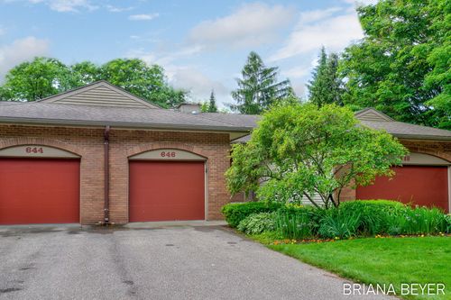 646 Spring Lane Dr, Holland, MI, 49423-4627 | Card Image