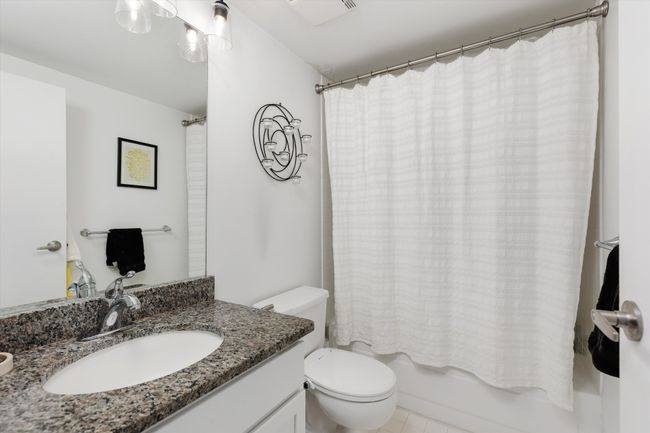 APT-1107 - 250 E Harbortown Dr, Condo with 2 bedrooms, 2 bathrooms and null parking in Detroit MI | Image 18