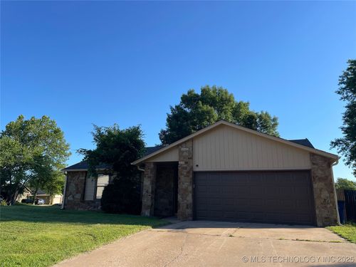 8905 E 92nd Ct, Tulsa, OK, 74133-5614 | Card Image