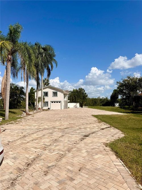 8117 Bay Dr, Tampa, FL, 33635-9732 | Card Image