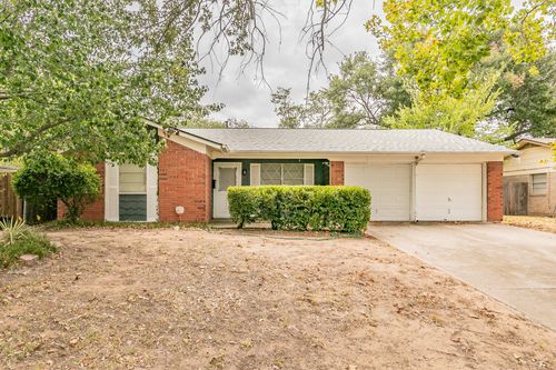 7412 Meadowcrest Dr, Fort Worth, TX, 76112-5904 | Card Image