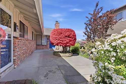 6251 3rd Ave Nw, Seattle, WA, 98107-2106 | Card Image